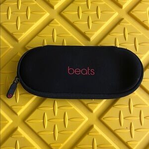 Beats by Dr. Dre Soft Padded Headphone Case Preowned